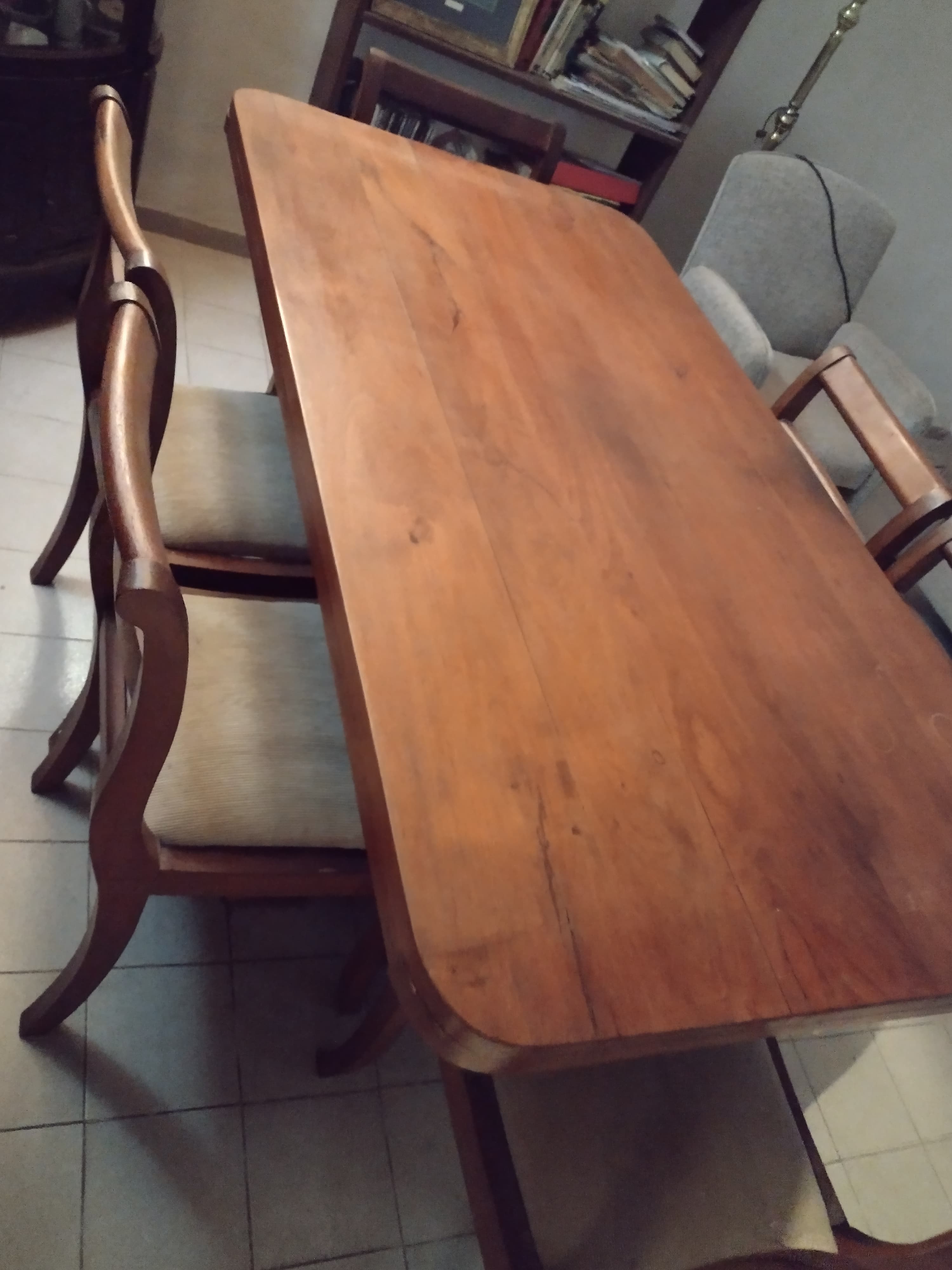 Juego de mesa y sillas de sala