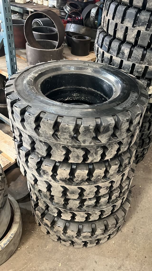 CUBIERTA maciza 28x9x15 aiutoelevador Rodamarsa tires