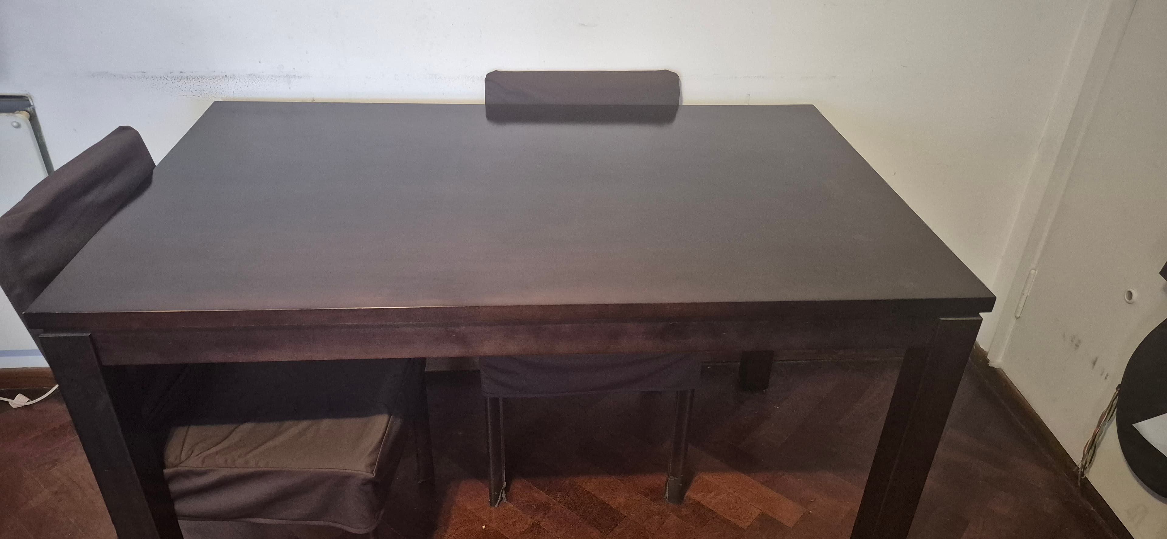 Mesa de comedor Wengue y 4 sillas