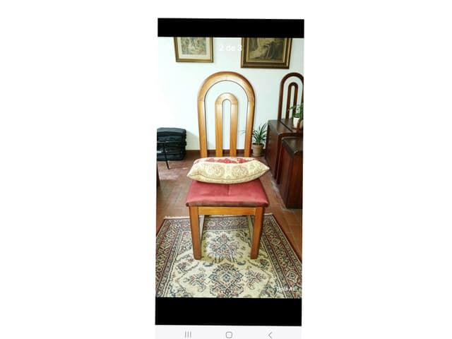 MESA OCTOGONAL CON VIDRIO PROTECTOR Y 4 SILLAS DE PANA